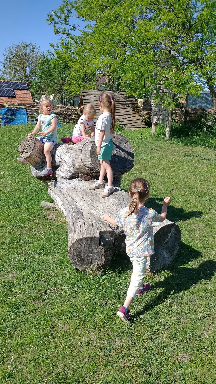 Z klátov, do lístia, cez potok